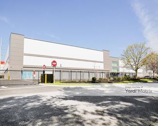 Photo 5 of Extra Space Storage - 10 Gordon Drive, Syosset, NY