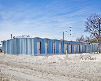 Photo 2 of Neighborhood Storage - 335 North Vann Street, Vinita, OK