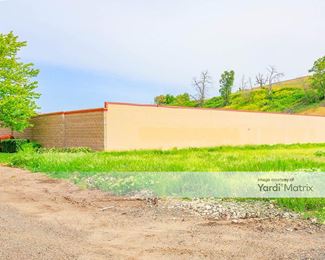 Photo 2 of Pear Tree Lane Self Storage - 400 Pear Tree Lane, Phoenix, OR