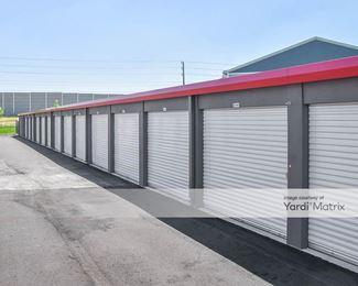 Photo 3 of StorageMart - 6550 South Belmont Avenue, Indianapolis, IN