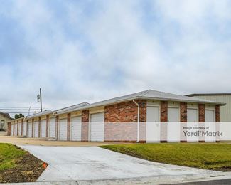 Photo 3 of iStorage - 121 West Emma Street, Derby, KS