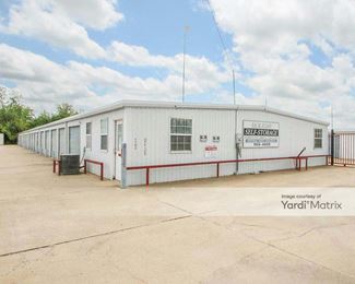 Photo 2 of Holiday Self Storage - 1702 West Swan Street, Stephenville, TX