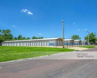 Photo 2 of Spare Garage Self Storage - 606 Creach Drive, Warrensburg, MO