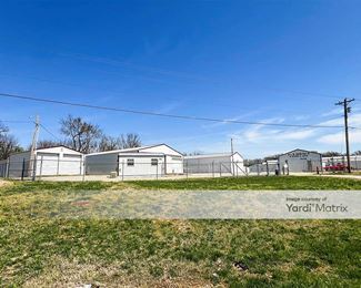 Photo 2 of BLB Rentals - 813 East Karsch Blvd, Farmington, MO