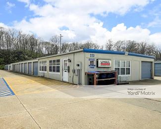 Photo 2 of Southwoods Storage - 223 Southwoods Center, Columbia, IL