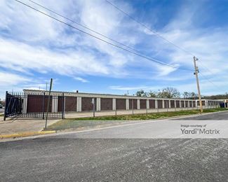 Photo 3 of Gateway Storage Mall - 300 Rueck Road, Columbia, IL
