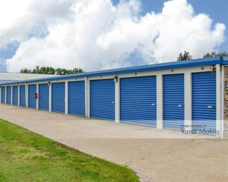 Photo 2 of Extra Space Storage - 812 Walnut Street, Washington, IL
