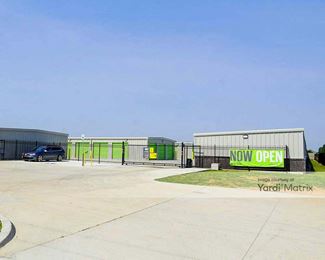 Photo 1 of Extra Space Storage - 14315 South Portland Avenue, Edmond, OK