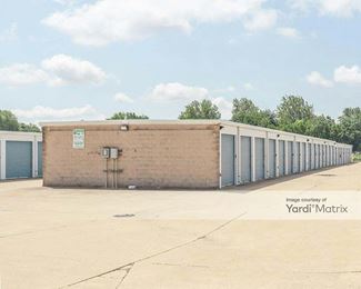 Photo 1 of Extra Space Storage - 611 West Kenyon Road, Champaign, IL