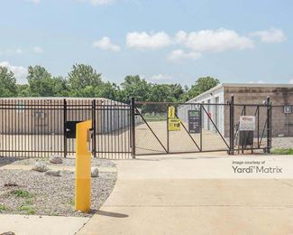 Photo 2 of Extra Space Storage - 611 West Kenyon Road, Champaign, IL
