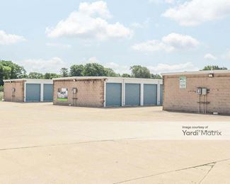 Photo 3 of Extra Space Storage - 611 West Kenyon Road, Champaign, IL
