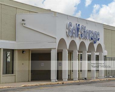 Storage Units for Rent available at 6901 Michigan Road, Indianapolis, IN 46268