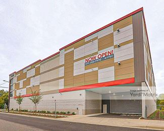 Photo 3 of StorQuest Self Storage - 2700 SE Tacoma Street, Portland, OR