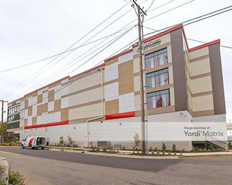 Photo 4 of StorQuest Self Storage - 2700 SE Tacoma Street, Portland, OR