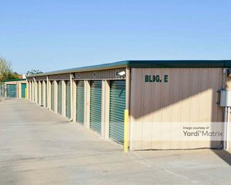 Photo 2 of Sante Fe Self Storage - 530 South Zapata Hwy, Laredo, TX