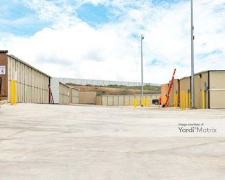Photo 3 of Derrell-s Mini Storage - 1620 Berkshire Road, Bakersfield, CA