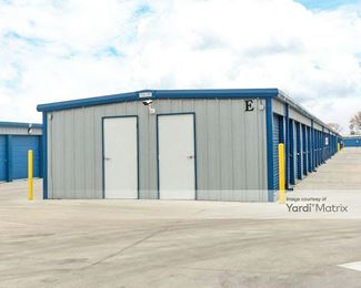 Photo 4 of StorQuest Self Storage - 3170 East Gerard Street, Merced, CA