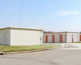 Photo 3 of Public Storage - 710 SE 8th Avenue, Topeka, KS