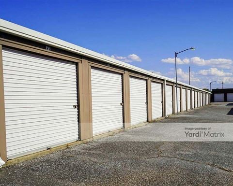 Photo 3 of Storage House, The - 2307 East Moore Avenue, Searcy, AR