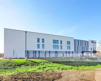 Photo 2 of CubeSmart Self Storage - 5650 NE Ferncroft Road, Hillsboro, OR