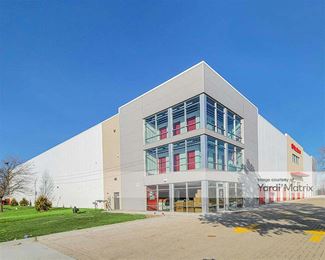Photo 2 of CubeSmart Self Storage - 27W010 North Avenue, West Chicago, IL