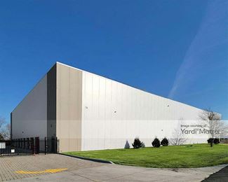 Photo 4 of CubeSmart Self Storage - 27W010 North Avenue, West Chicago, IL