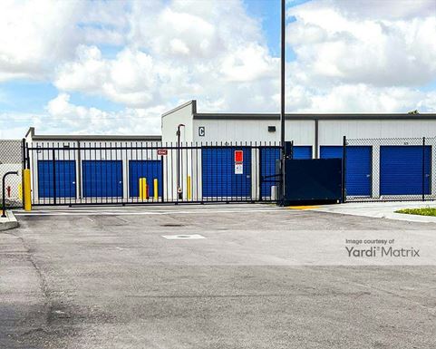 Photo 5 of Space 2 Store Self Storage - 2036 De Navarra Pkwy, Cape Coral, FL
