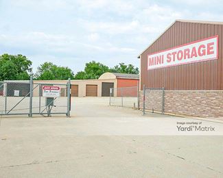 Photo 2 of Mini-Storage - 220 8th Avenue SW, Waverly, IA