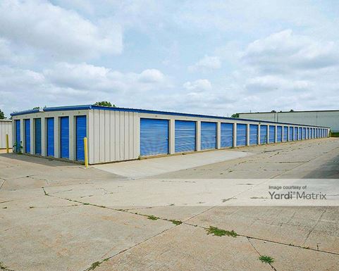Photo 3 of Storage Rentals of America - 6000 Chancellor Drive, Cedar Falls, IA