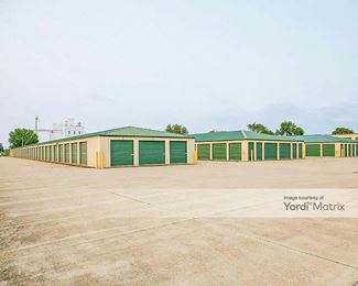 Photo 4 of Castle Storage - 2171 Diagonal Street, Waterloo, IA