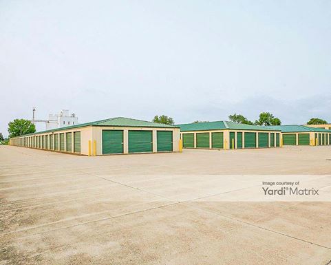 Photo 4 of Castle Storage - 2171 Diagonal Street, Waterloo, IA
