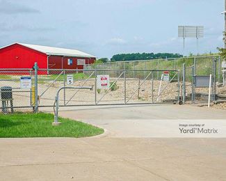 Photo 2 of Storage Rentals of America - 3000 South Hudson Road, Cedar Falls, IA