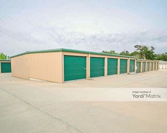 Photo 3 of Storage Rentals of America - 3680 University Avenue Suite #A, Waterloo, IA