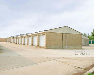 Photo 5 of Storage Rentals of America - 3680 University Avenue Suite #A, Waterloo, IA