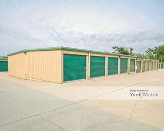 Photo 6 of Storage Rentals of America - 3680 University Avenue Suite #A, Waterloo, IA