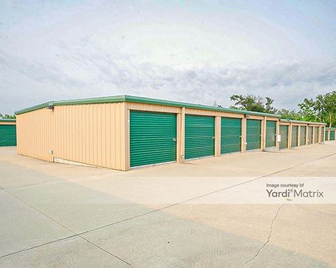 Photo 6 of Storage Rentals of America - 3680 University Avenue Suite #A, Waterloo, IA